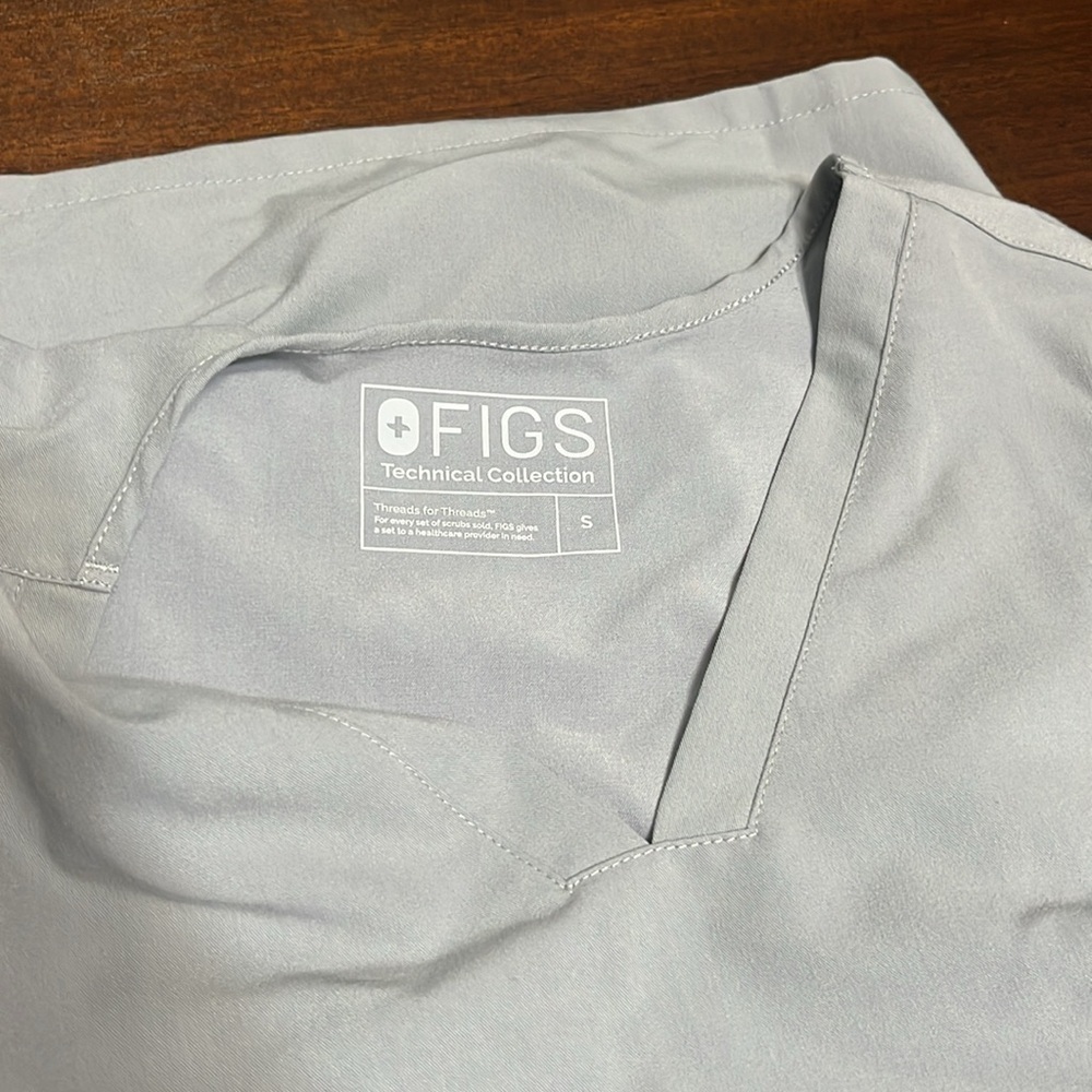 Figs Casma Three-Pocket Scrub Top - Picture 5 of 6